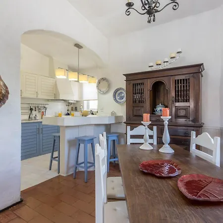 Morena Villa *