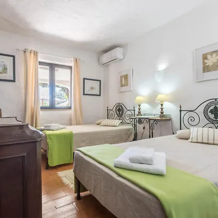 Morena Villa *